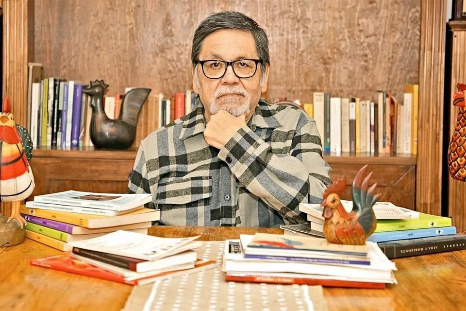 Desde joven, Jorge Segura afirma haberse enamorado del teatro y la literatura, las cuales terminaron siendo sus grandes pasiones.