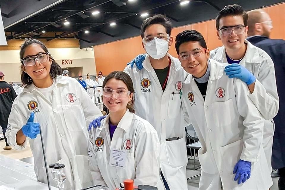 Alumnos de la UANL en su participación en la AIChe Annual Student Conference 2022, realizada en Phoenix, Arizona.