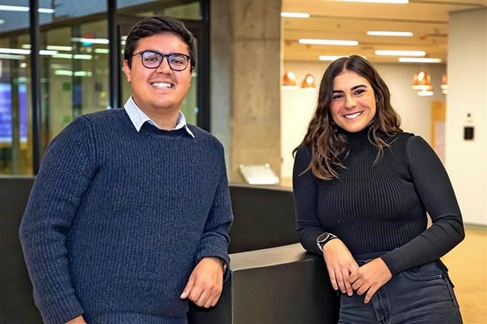 Francisco Dávila y Alba Cuyás son graduandos de la generación Otoño 2022 de la UDEM.