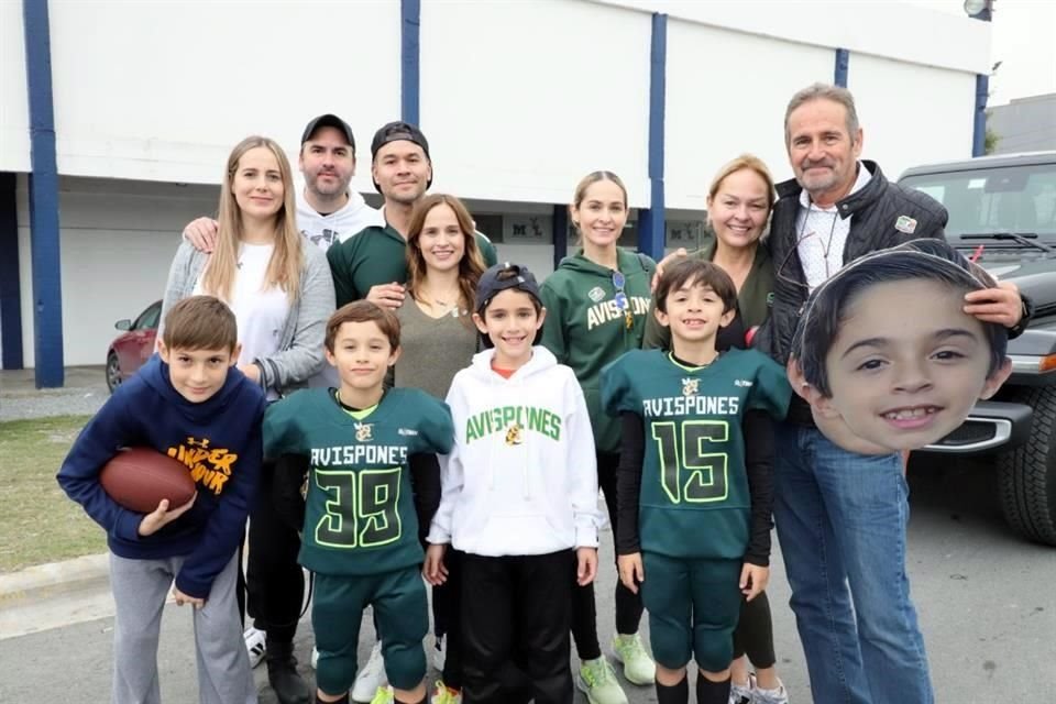 Cristina Llerenas, Adrián Palacios, Roberto Villarreal, Luciala Beltran, Mariela Beltran, María Teresa Cardona, Óscar Beltran, Adrina Palacios, Marcelo Villarreal, Gastón Villarreal y Eugenio Villarre