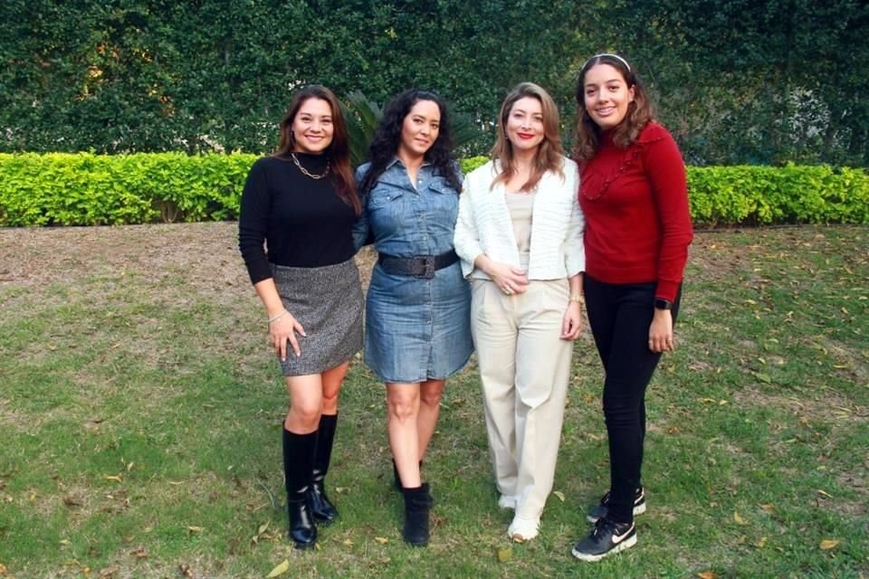 Lucero Mejía, Reyna Mejía, Lily Hernández de Trillo y Regina Carrillo