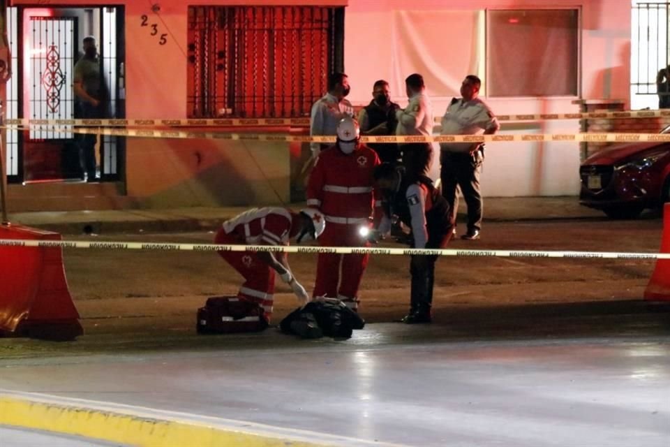 El hombre quedó tendido en la calle Doctor Coss y no se apreciaron huellas de violencia.