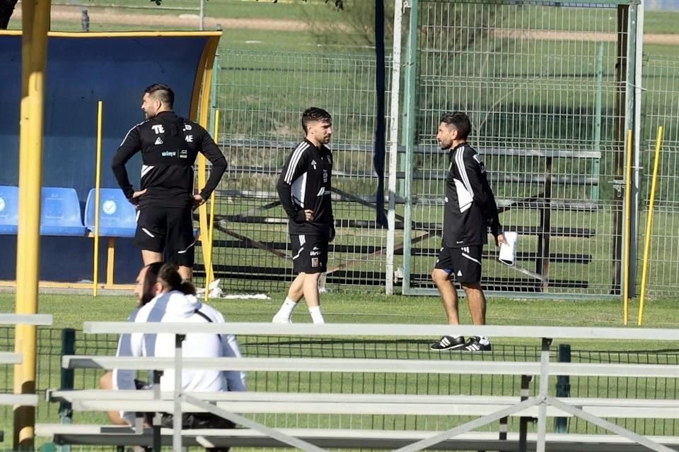 Fernando Gorriarán (centro) hizo su primer entrenamiento con los Tigres.