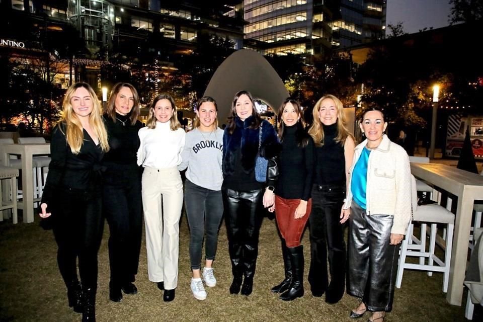 Daniela Quiroga, Isabel Ruenes, Vanessa Garibay, María Garza, Laura Garza, Cecy García, Caro Drexel y Lourdes Suárez