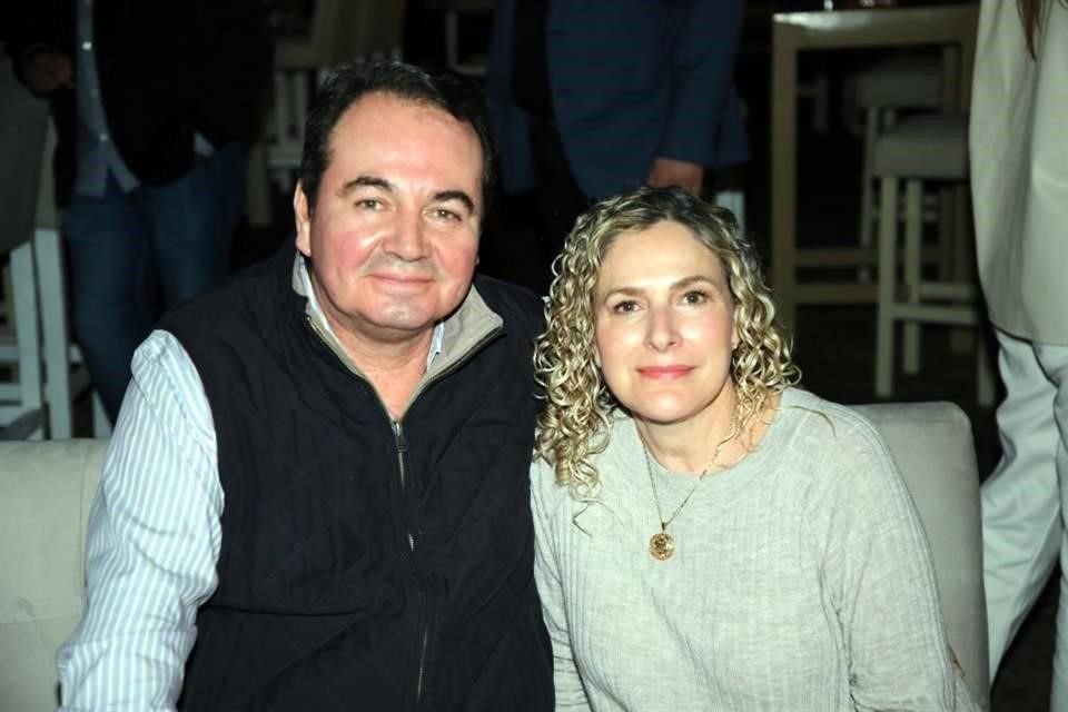 Luis Javier Fernández y Gaby Papacostas