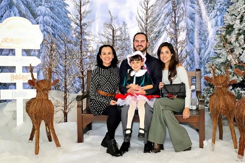 Norana Palacios, Jorge Fernández, Amaya Fernández y Ana Pau Elizondo de Fernández