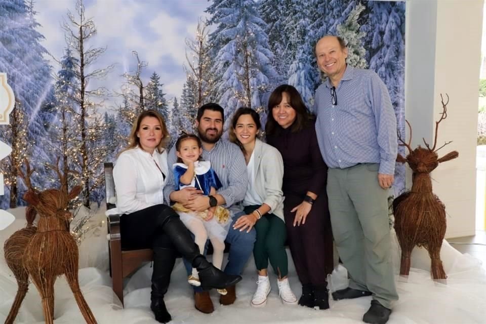 Idalia Elizondo, Renata Mendoza, Rodolfo Mendoza, Bárbara Cavazos de Mendoza, Paty Garza de Cavazos y José Cavazos