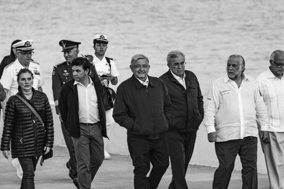 En el evento también estuvieron presentes los Gobernadores de Nayarit, Miguel Ángel Navarro y de Sinaloa, Rubén Rocha Moya.