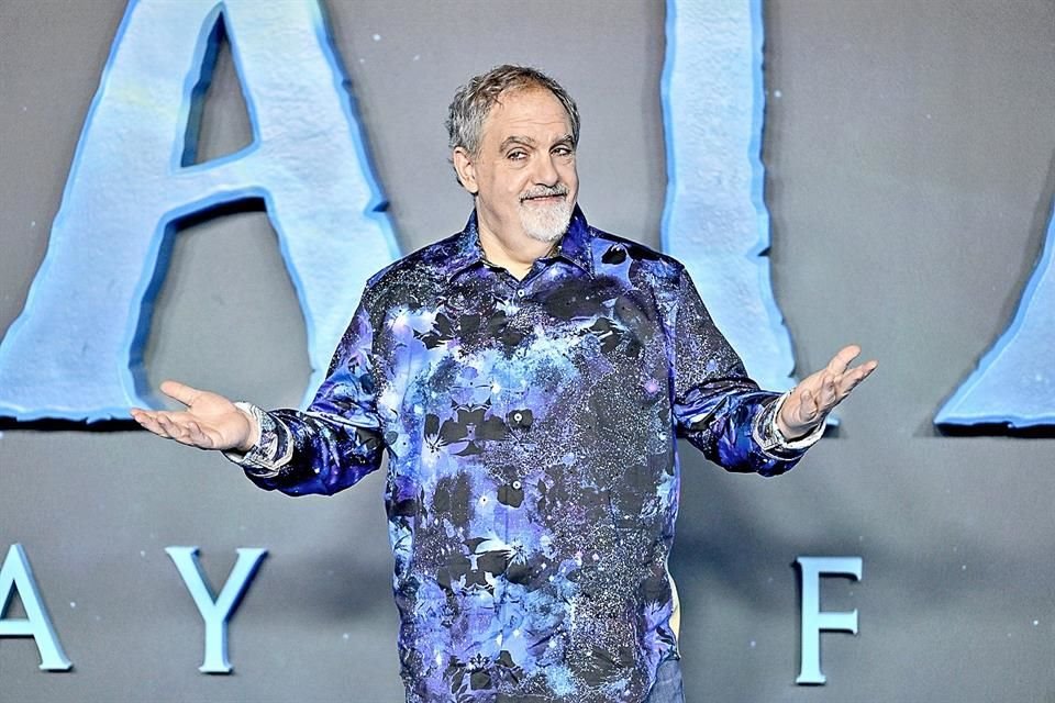 Jon Landau productor de 'Avatar: El Camino del Agua', aseguró que grabar en tres dimensiones ayuda a enganchar a los espectadores.