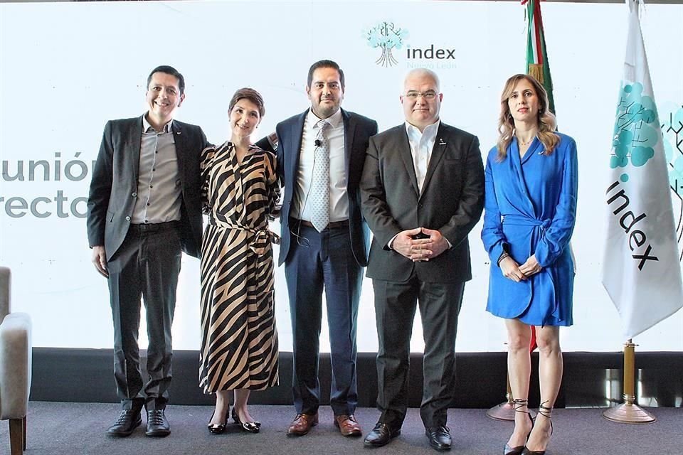 Álvaro García, Nadia González, David Puente, Javier González y Zelina Fernández.