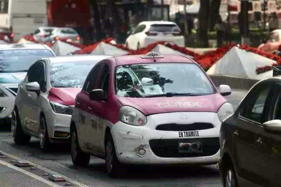 La falta de sanciones a los taxis que operan con irregularidades en la Ciudad de México han provocado que unidades proliferen y que los usuarios estén expuestos.