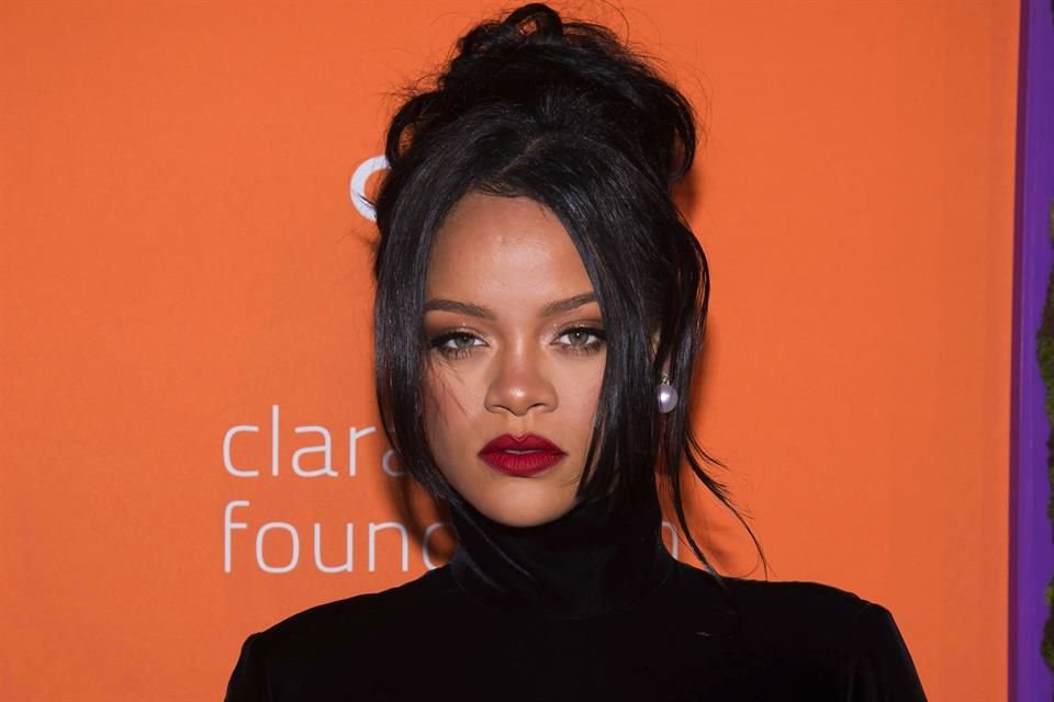 Rihanna compartió por primera vez el rostro de su hijo con el rapero A$AP Rocky, en un video.