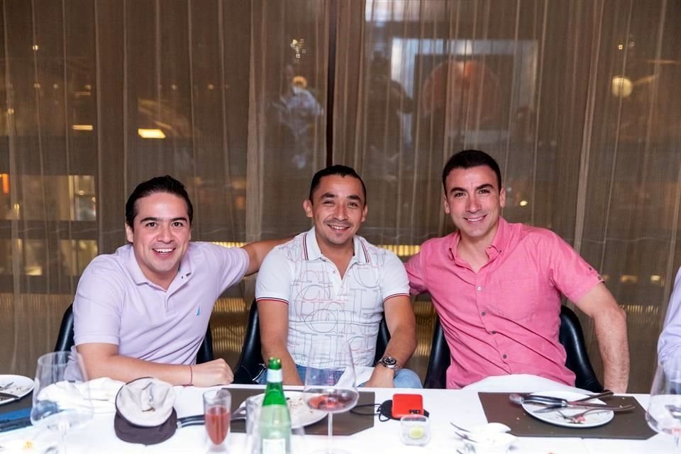 Clemente Vigil, Juan César García y José Luis Pérez Flores