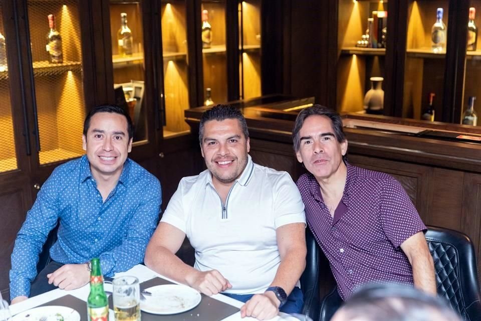 Arturo González, Miguel Pineda y Mauricio González