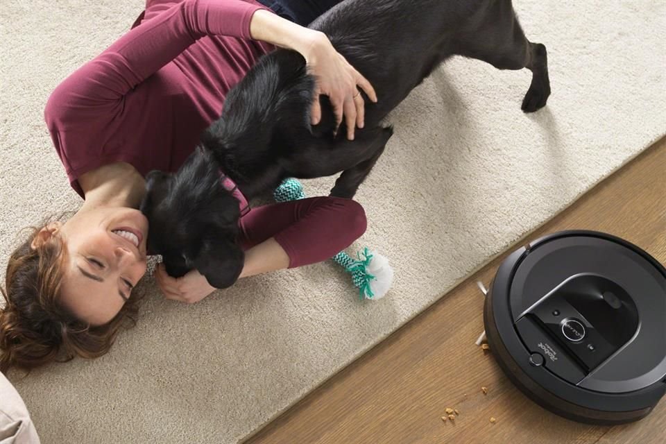 Roomba i7+ tiene cepillos que no se enredan con los pelos de las mascotas.