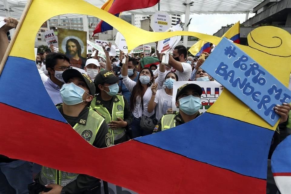 Desde el mes pasado, las protestas han exigido una serie de cambios sociales, luego de que el Gobierno intentara subir los impuestos.