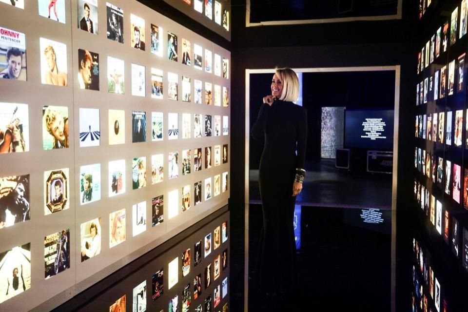 Laeticia Hallyday, viuda de Johnny, fue la coproductora de la exposición, en la que se recrean lugares como el despacho que tenía en Marnes-la-Coquette.