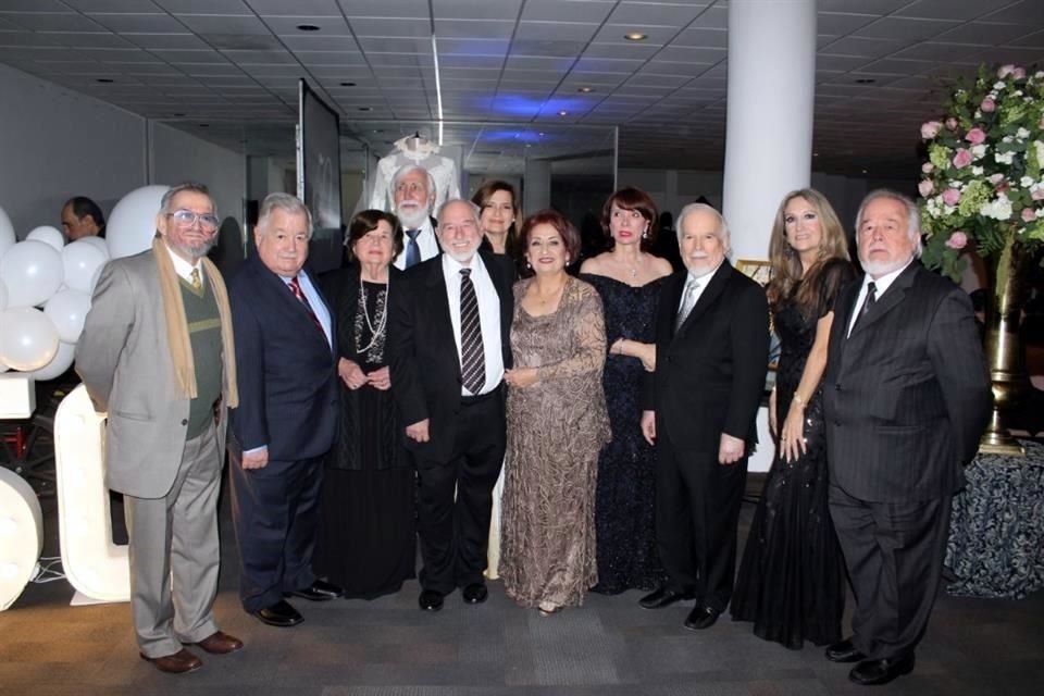 Gerardo de la Garza, Guillermo de la Garza, Aurora de la Garza, Enrique García, Jorge Alejandro de la Garza García, María Eugenia de la Garza, Olga Bertha García, Carmen Bortoni, Gustavo M. De la Garz