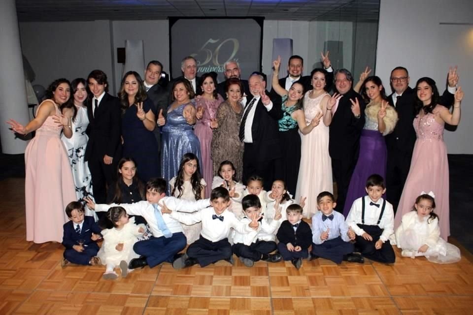 Familia de la Garza García celebra el aniversario de oro de Jorge Alejandro de la Garza Ortega y Olga Bertha García Hinojosa