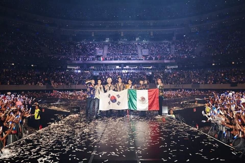 La banda de K-Pop, Super Junior, volverá a México para ofrecer un concierto en la capital; fans siguen exigiendo un cambio de recinto.