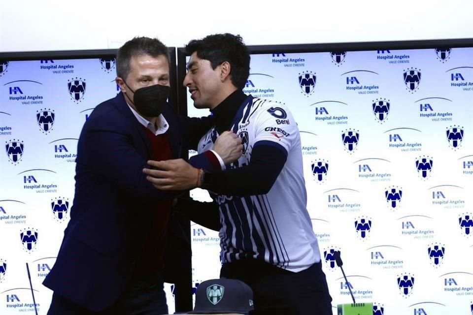El 'Tato' estuvo en la presentación de Omar Govea.