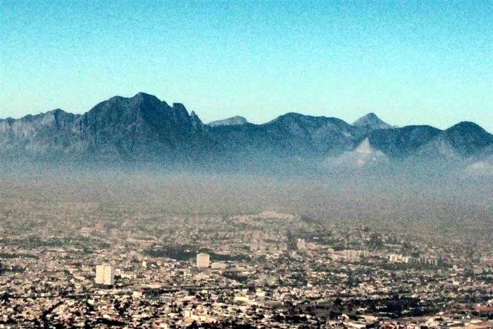 La contaminación hacia el norte de la Ciudad se mantuvo a baja altura, afectando a los ciudadanos.