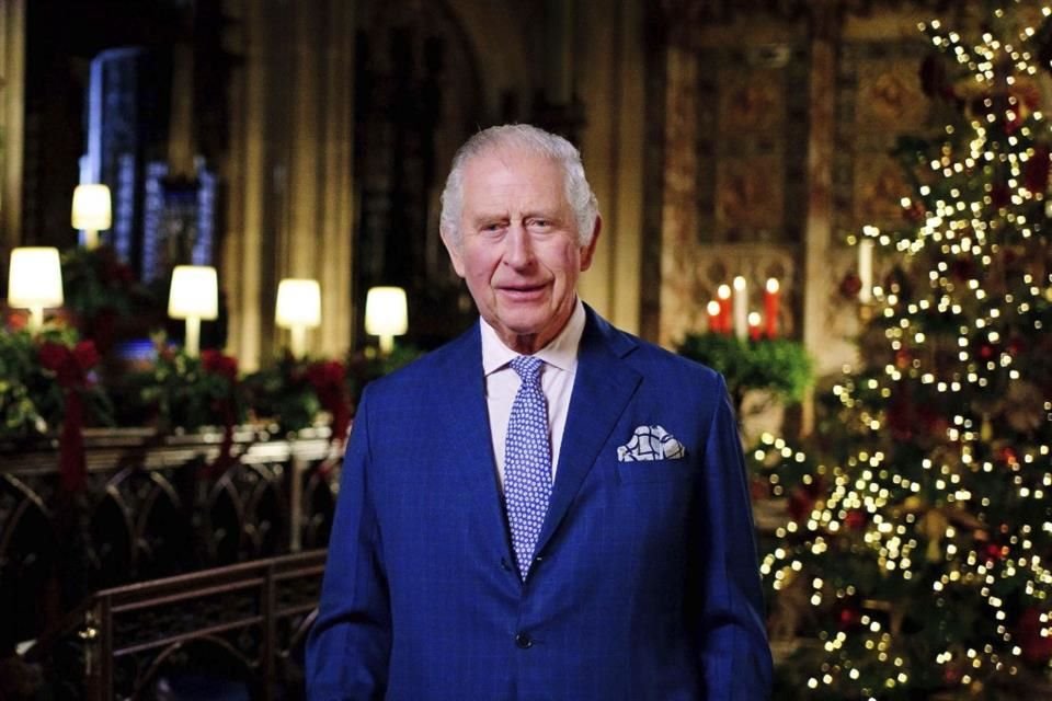 El Rey Carlos III recordó a su madre, Isabel II, en su primer mensaje de Navidad y alabó la solidaridad de Reino Unido ante 'dificultades'.