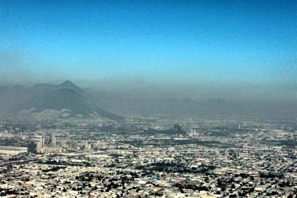 Una fuerte contaminación de PM2.5, las partículas más dañinas para la salud, afecta esta Navidad al área metropolitana.