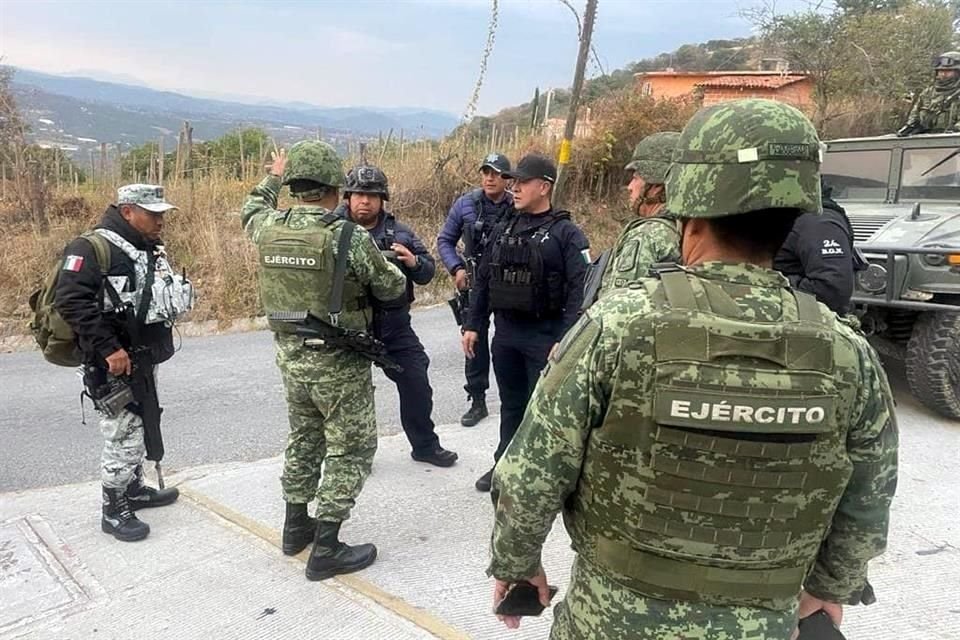 Agentes de Guardia Nacional, Ejército y Fiscalía del Estado de México se enfrentaron a presuntos sicarios en Zacualpan; murieron al menos dos delincuentes y otros más fueron detenidos.