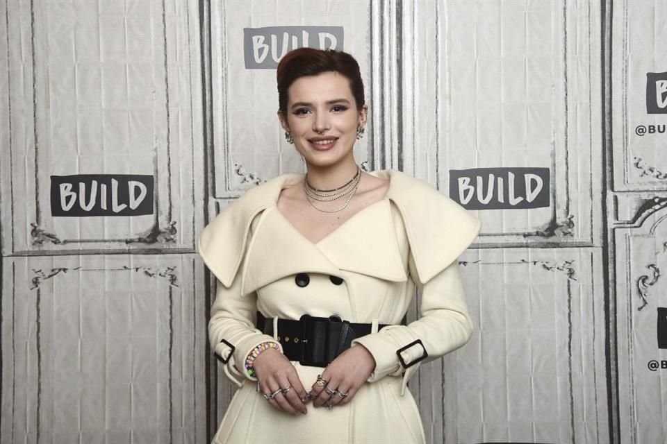 Bella Thorne casi fue despedida de Disney por vestir un bikini en la playa cuando tenía 14 años.