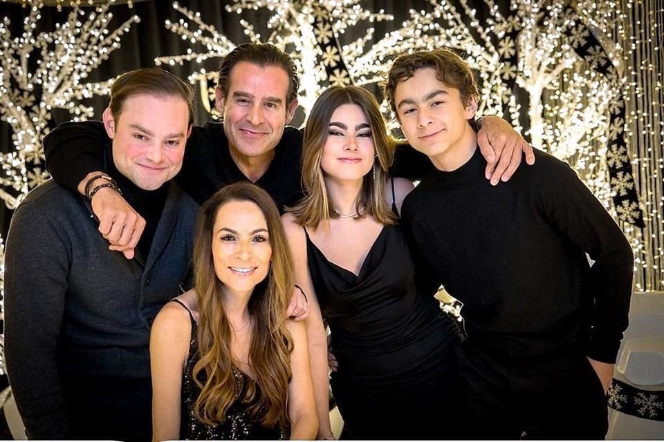 Ernesto Elizondo y Fernanda García de Elizondo con sus hijos Eugenio, Fernanda y Pato Elizondo