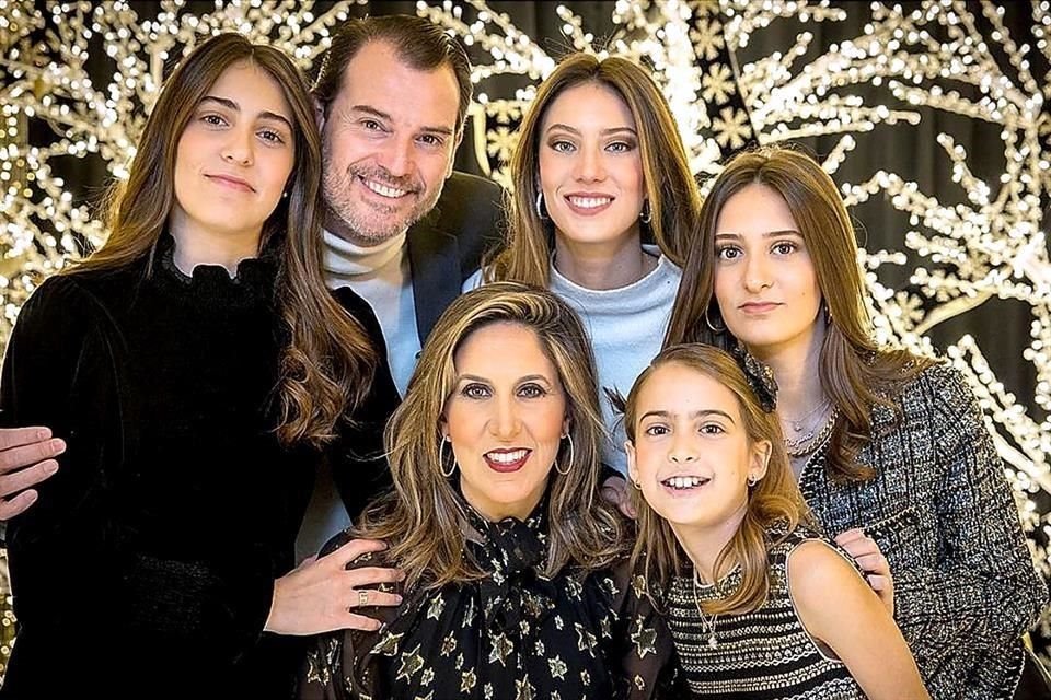 Lucía Páez, Pablo Páez, María Páez, Regina Páez, Maca Ramírez de Páez y Paulina Páez