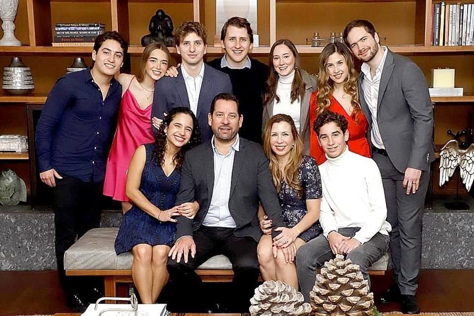 Dany Quintanilla, Fer Elizondo, David Belden, Hernán Belden, Cristy Patiño, María Belden, Gonzalo Backhoff, Marijose Quintanilla, Rosendo Quintanilla, María de la Garza y Pablo Quintanilla