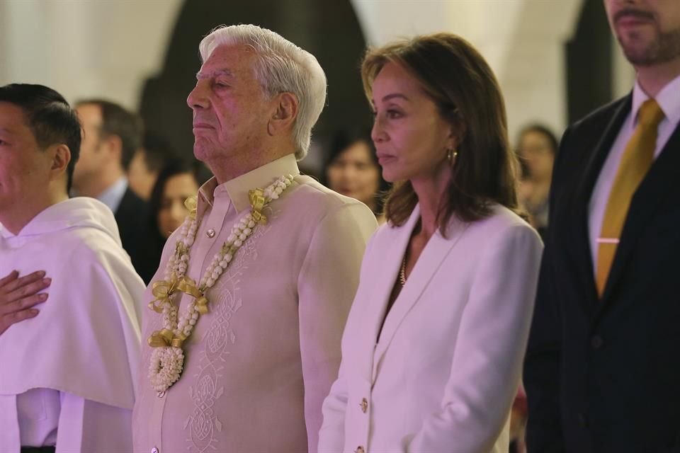 Mario Vargas Llosa confirmó el final de su noviazgo con Isabel Preysler y declaró sentirse bien por la decisión.