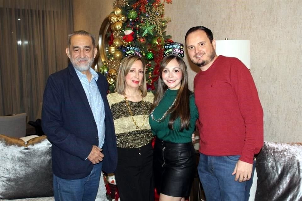 Jaime Moreno, Sandra Treviño, Ailen Moreno y Daniel Celestino