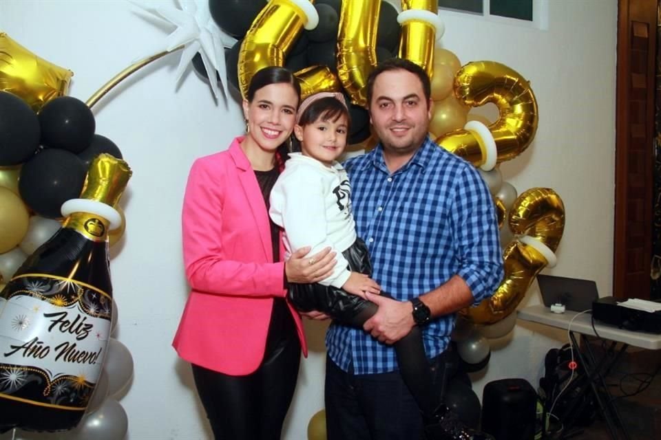Ileana Moreno de Kipper, Paulina Kipper Moreno y  Alejandro Kipper Villarreal