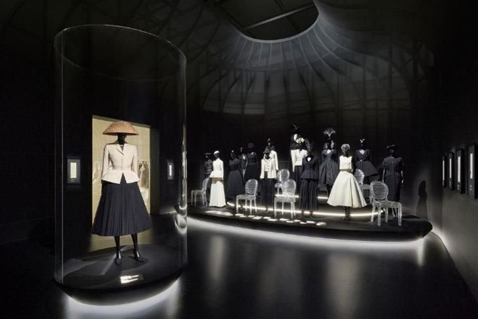 La exposición 'Christian Dior: Designer of Dreams' está disponible en el Museo de Arte Contemporáneo (MOT).