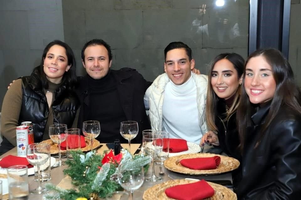 Mariana Juambelz, Guillermo Guerra, Leandro Fuenmayor, Saira Flores y Mirna Ponguta