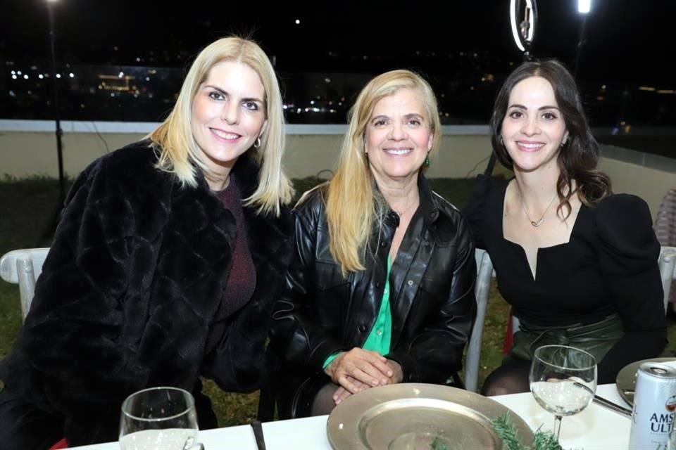 Lizzeth Himes, Elda Mascareñas y Tere Farías de Serrano