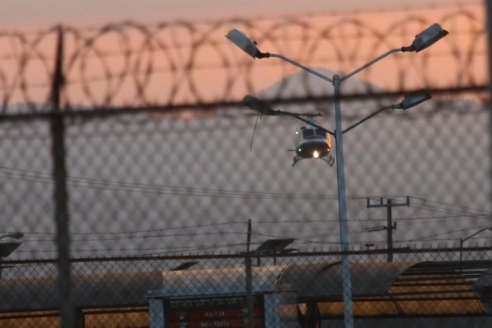 Ovidio Guzmán, presunto líder del Cártel de Sinaloa, fue trasladado por vía aérea desde las instalaciones de la FGR al Penal del Altiplano.