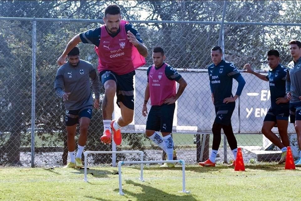 Celso Ortiz, uno de los jugadores que iniciarán de titular ante Chivas.