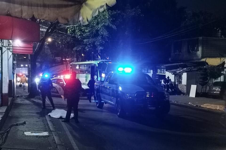 Vecinos comentaron que el homicidio podría haber estado relacionado con venta de sustancias ilegales.  