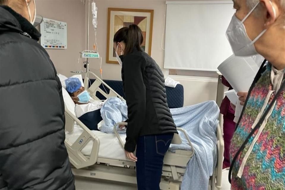 La Jefa de Gobierno, Claudia Sheinbaum, visitó esta mañana el hospital San Ángel Inn Chapultepec, donde se encuentra la mayoría de afectados por el impacto.