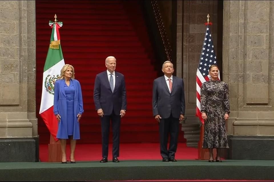 Los Presidentes de México y Estados Unidos fueron acompañados por sus esposas.