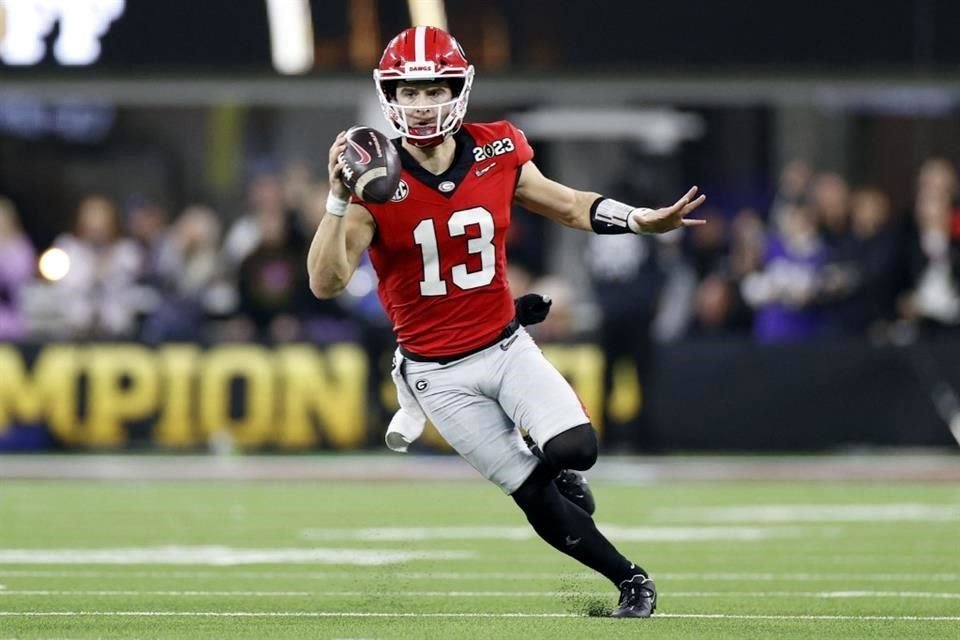 Los imponentes números finales de Stetson Bennett, QB de Georgia: 304 yardas, cuatro pases de anotación y dos TD por tierra.