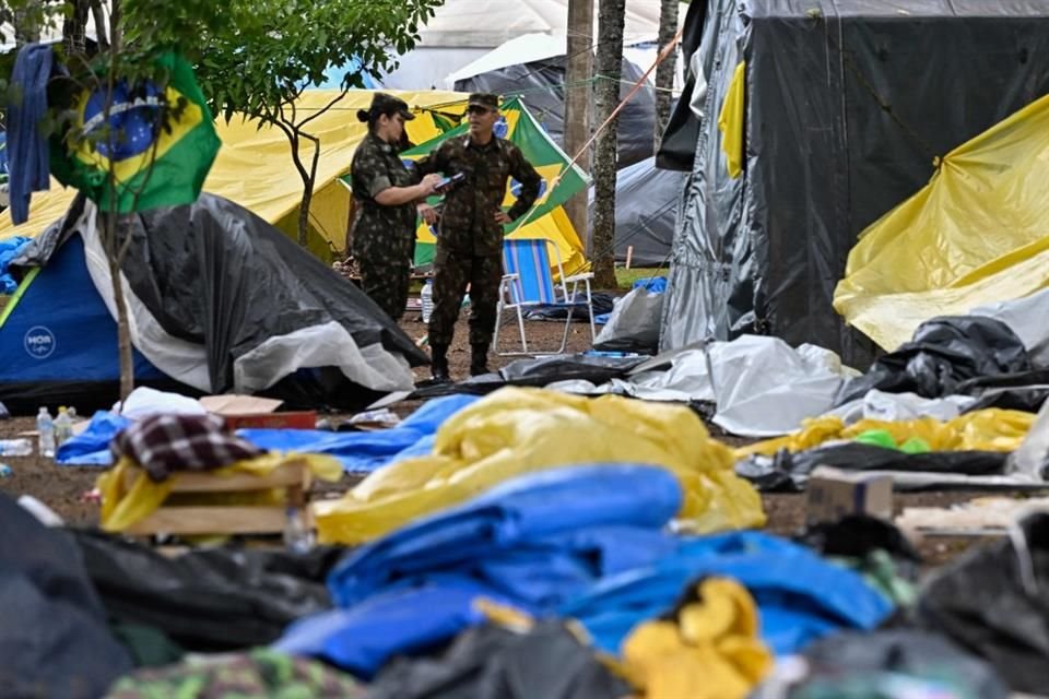 Efectivos desmantelaron ayer los campamentos de los bolsonaristas.