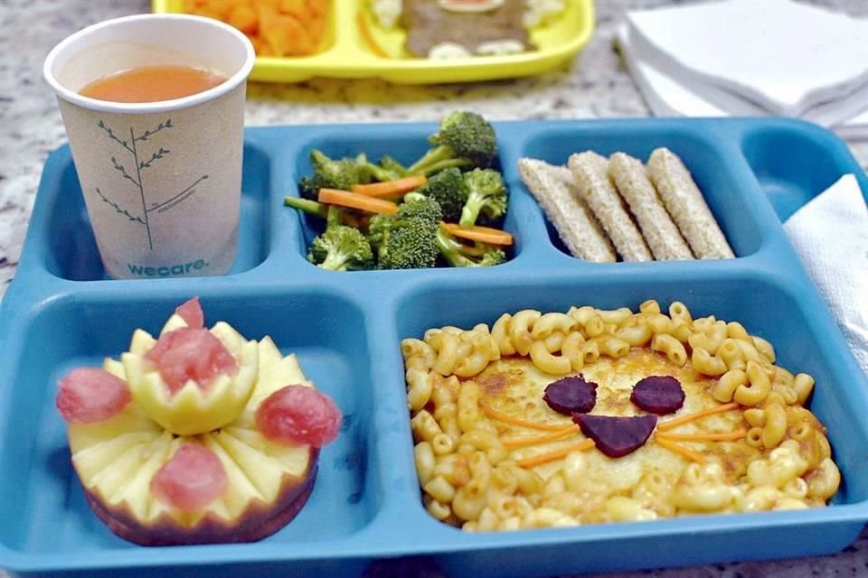 Personal de nutrición del IMSS ofrece ahora platillos con un toque divertido a los pacientes pediátricos.