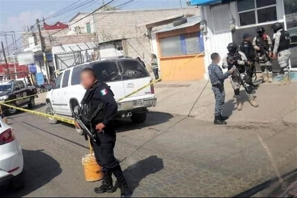 Presuntos huachicoleros agredieron a militares y personal de Pemex cuando intentaban reparar fuga de combustible en Hidalgo; hay 13 heridos.