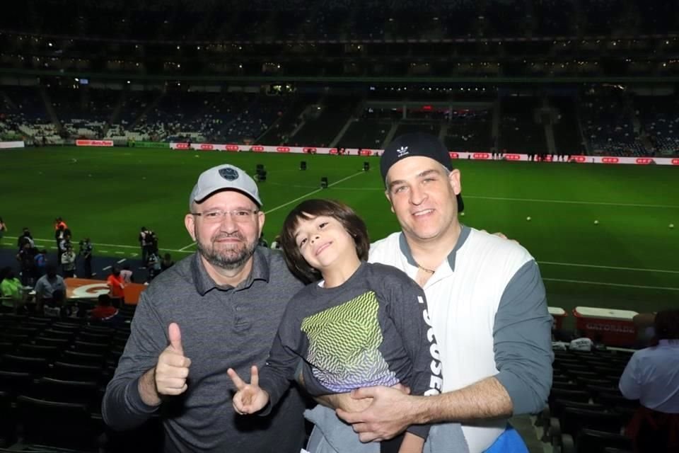 Fidel Antuña, Gabriel Rivas e Iván Rivas