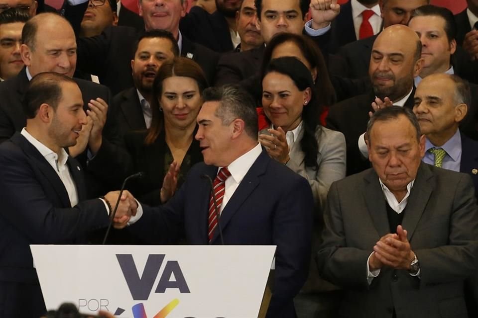 Jesús Zambrano, líder de PRD, reprochó que candidaturas de la alianza Va Por México se definan, al final, solo por las cúpulas partidistas.